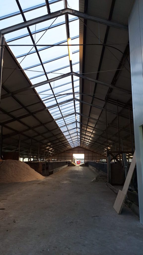 Asbestrenovatie stal met lichtstraat