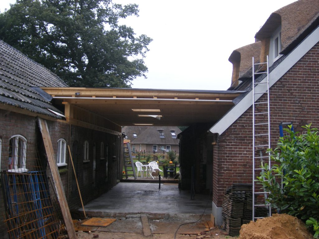 Doorloop tussen schuur en woning, Bathmen