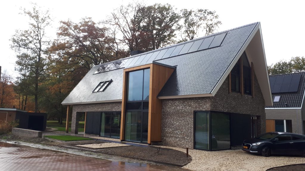 Schuurwoning met gebint en lei gedekt dak, Lochem