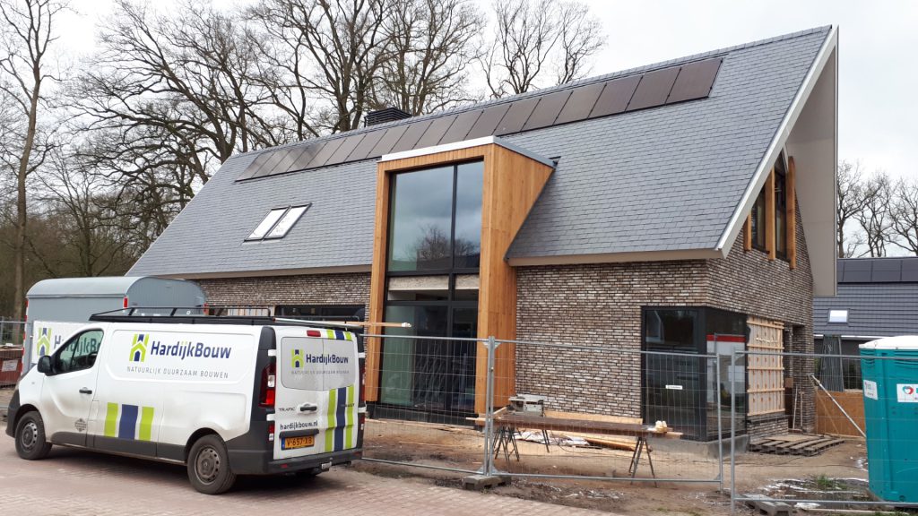 Schuurwoning met gebint en lei gedekt dak, Lochem