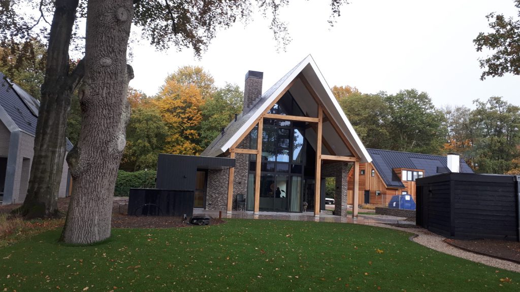 Schuurwoning met gebint en lei gedekt dak, Lochem