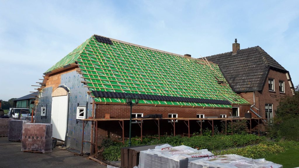 Dakrenovatie boerderij Schalkhaar