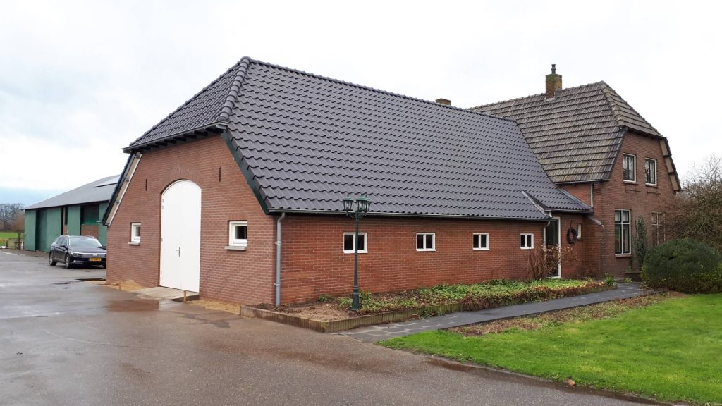Dakrenovatie boerderij Schalkhaar