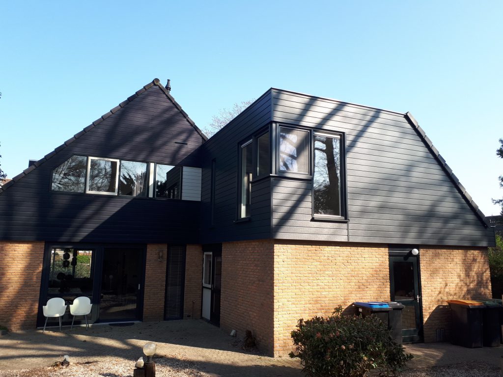 Woning in Bathmen met nieuwe dakopbouw voor badkamer en slaapkamer