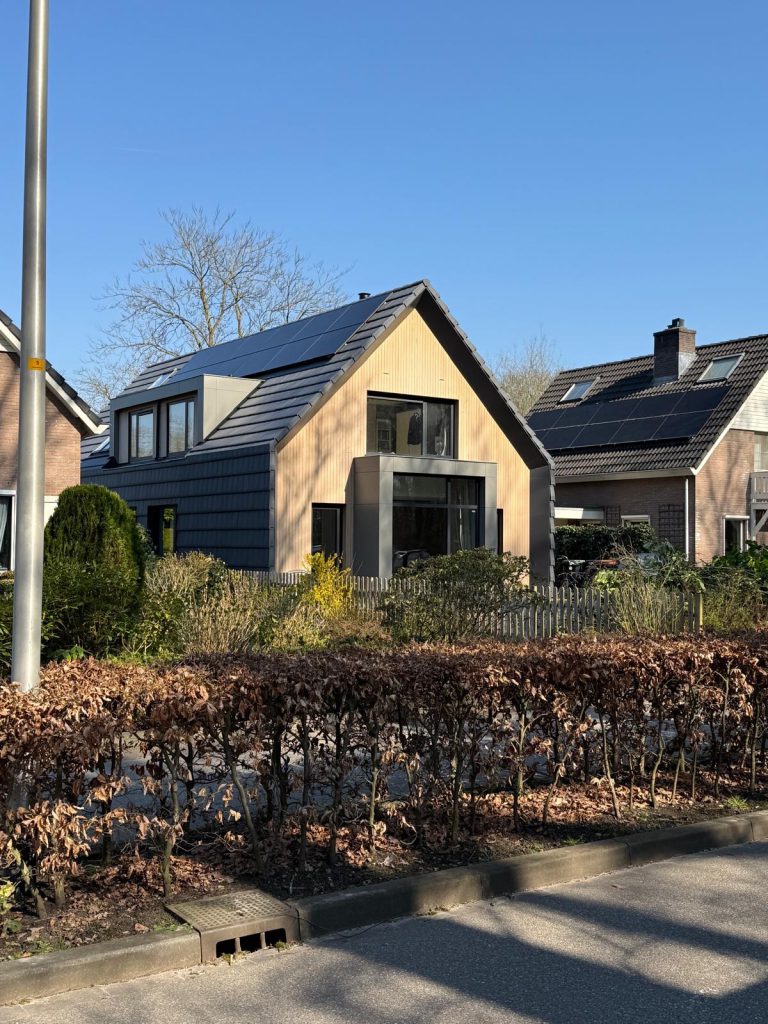 Verbouwde en uitgebreide woning in Schalkhaar